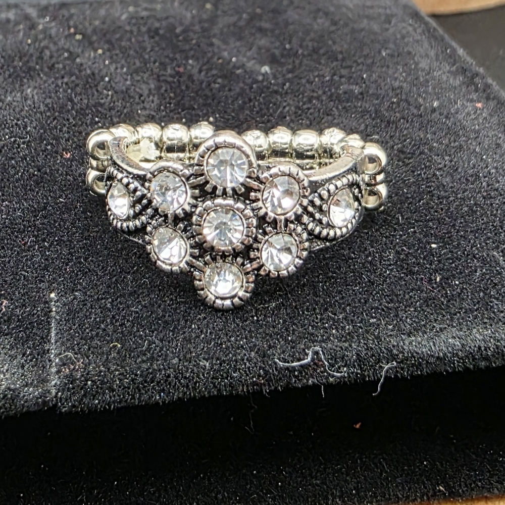 Elegant Silver Women's Ring  (1524)